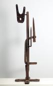 Jaume Sans, "Sense títol. Nibelung", 1956 ferro 111,8 cm alto.
