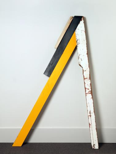 Teo Soriano, 'Ángulo' 2013 acrílic, esmalt i fusta 132 x 32 x 4 cm